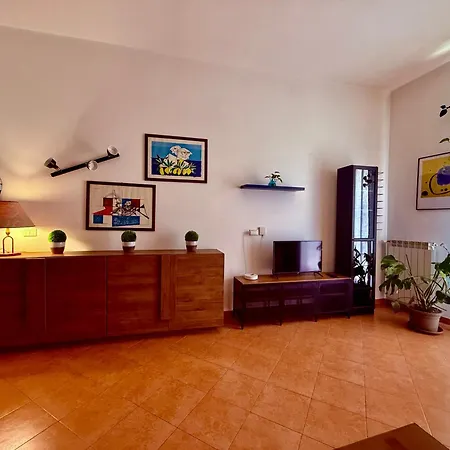 Hola Cathedral House-2